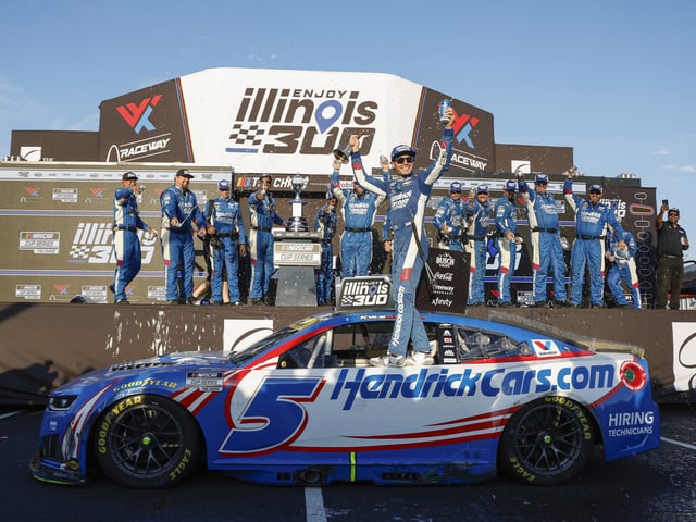 Manufacturer reference image: Kyle Larson 2026 HendrickCars.com WWT Raceway Raced Win 1:24 ARC Diecast