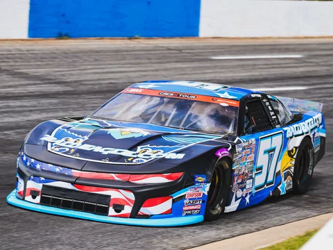Manufacturer reference image: Landon Huffman 2026 Baldeagle.com 1:24 ARC Diecast