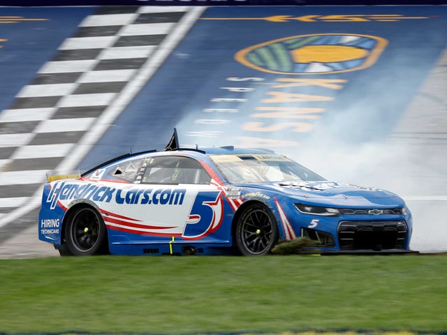 Manufacturer reference image: Kyle Larson 2026 HendrickCars.com Kansas Raced Win 1:24 ARC Diecast