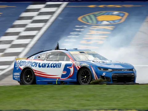 Manufacturer reference image: Kyle Larson 2026 HendrickCars.com Kansas Raced Win 1:24 Elite Diecast